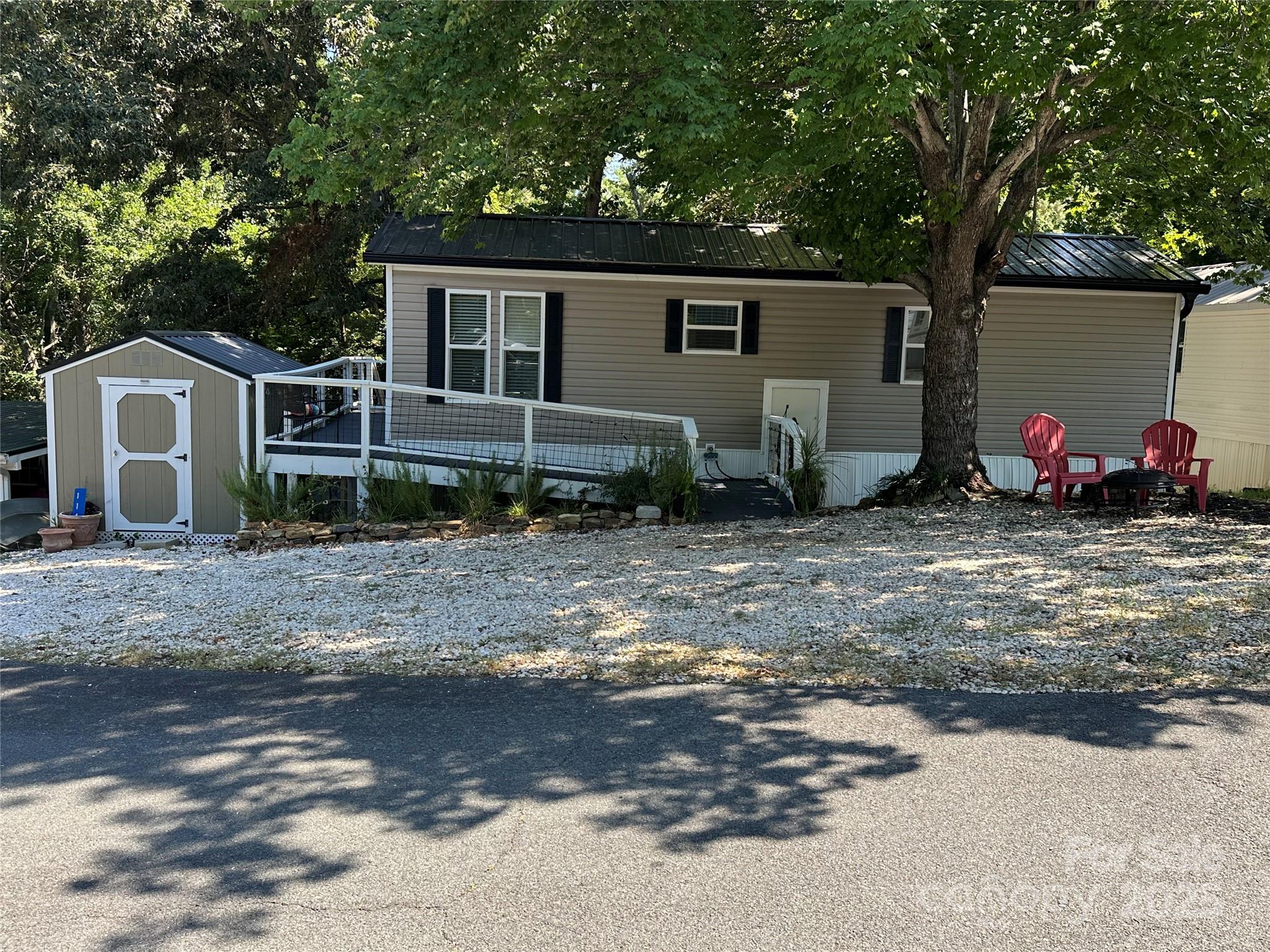 114 Meadowview Circle — New London