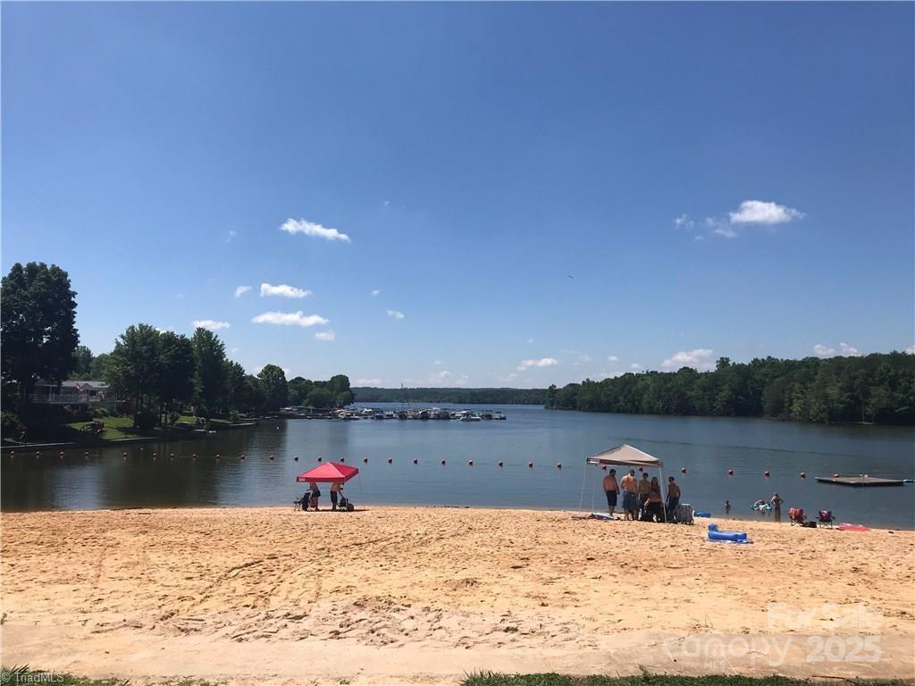 114 Meadowview Circle — New London