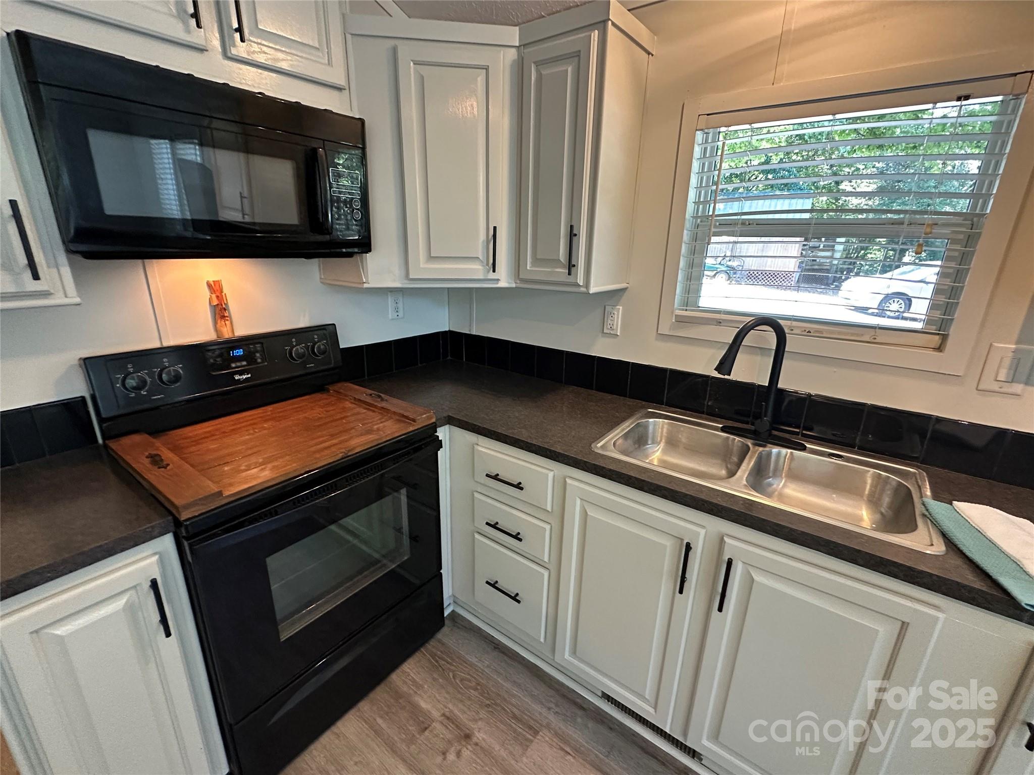 114 Meadowview Circle — New London