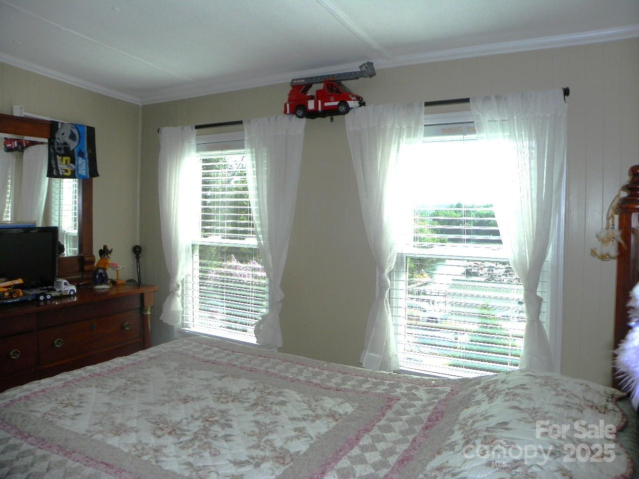 218 Cardinal Drive — New London