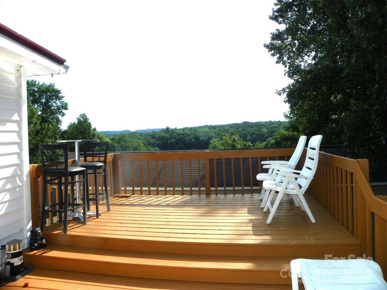 218 Cardinal Drive — New London