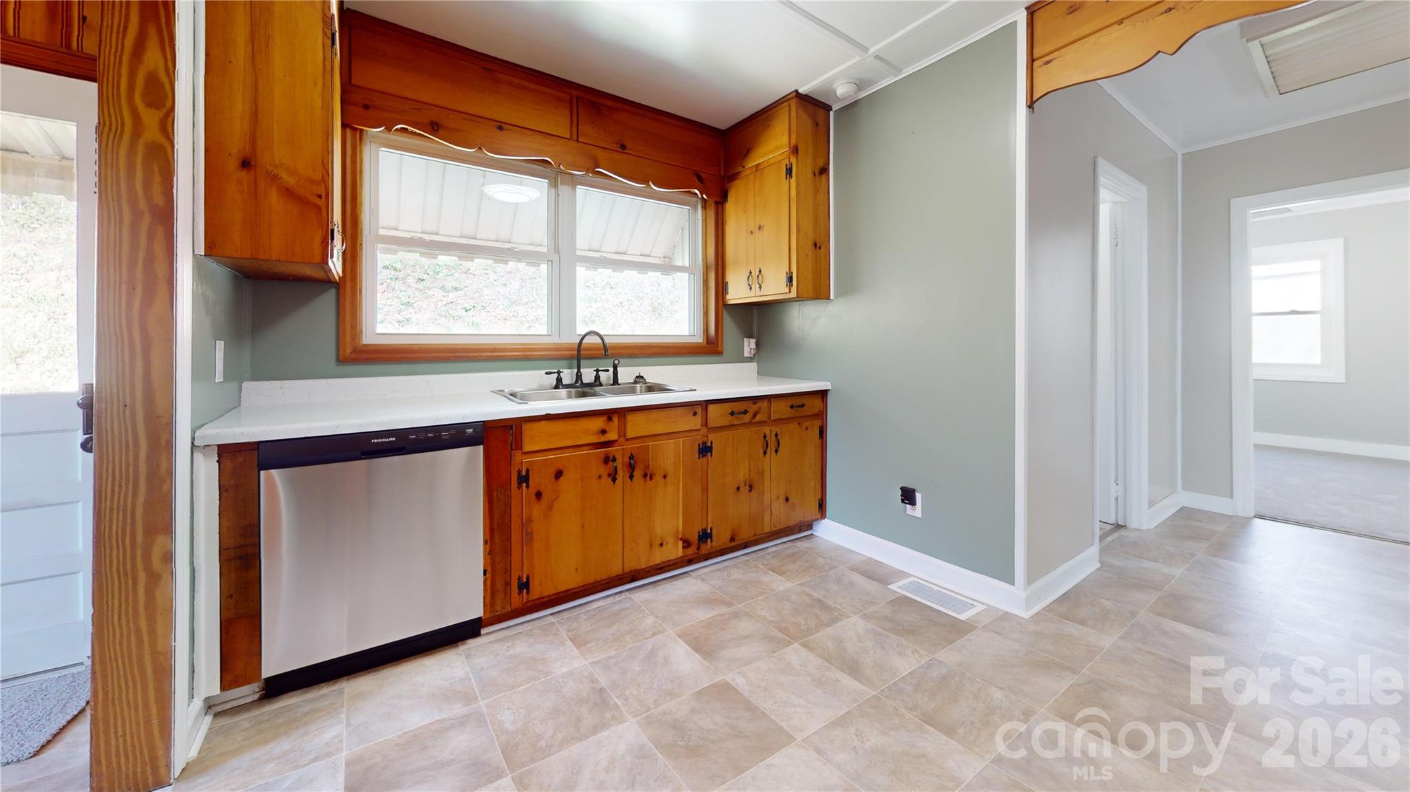 882 Poison Cove Road — Clyde