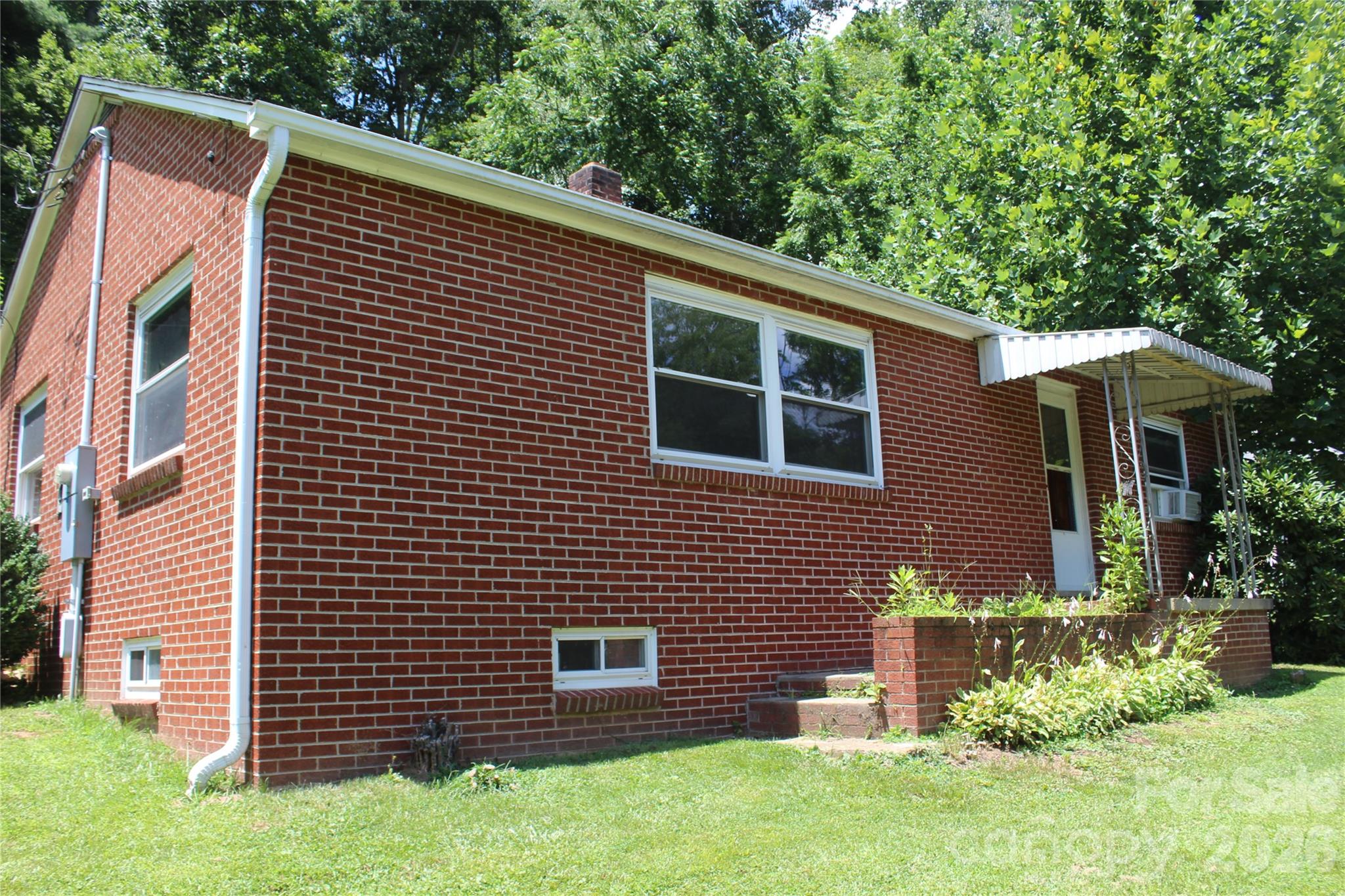 882 Poison Cove Road — Clyde