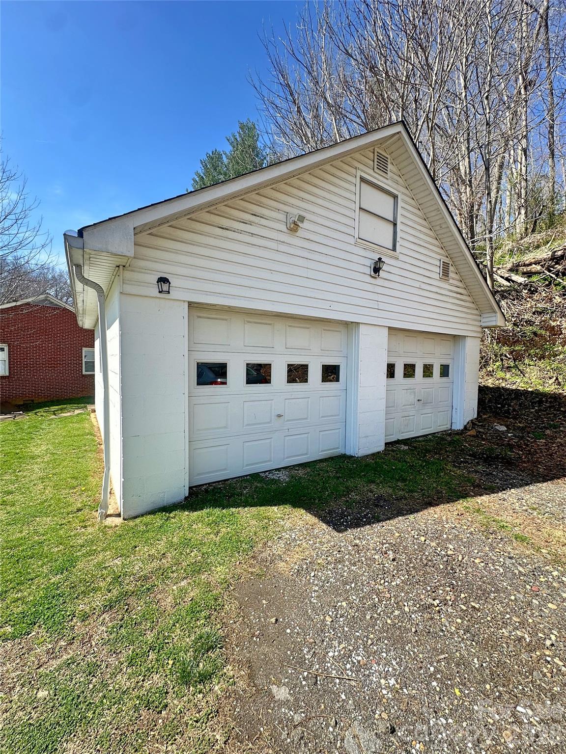 882 Poison Cove Road — Clyde