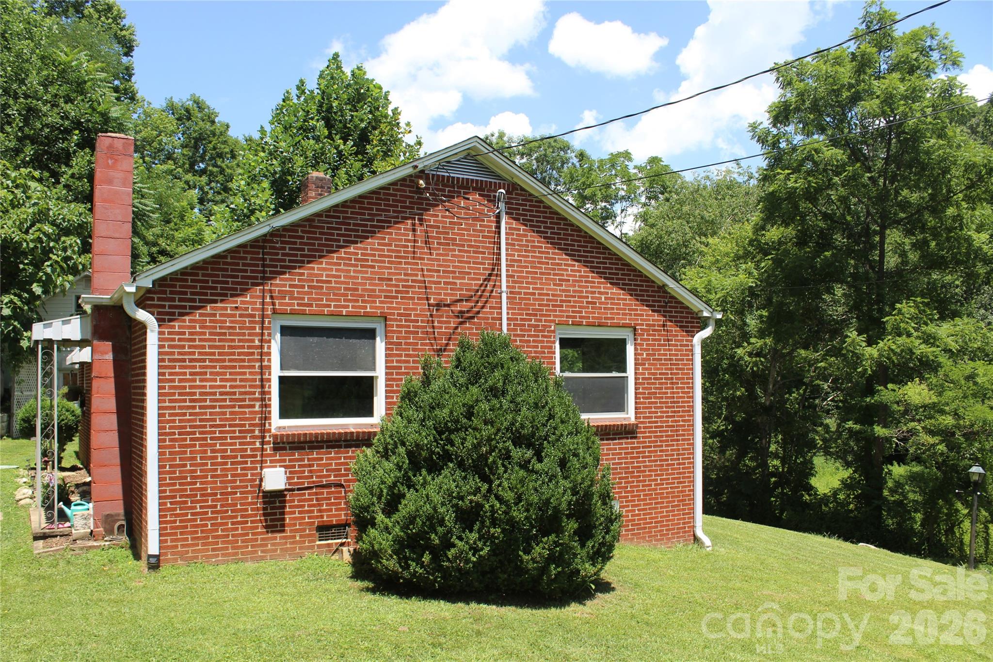 882 Poison Cove Road — Clyde