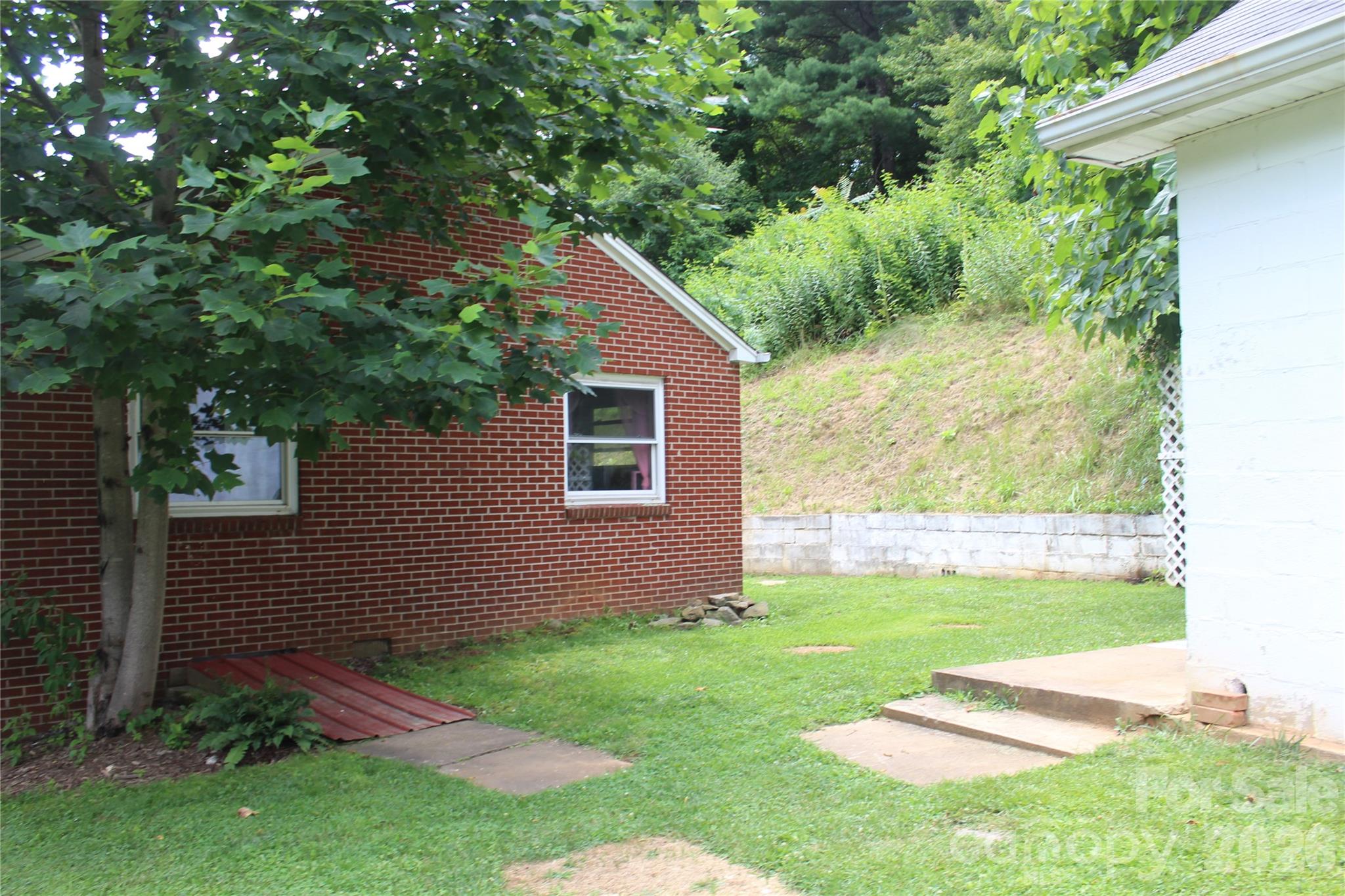 882 Poison Cove Road — Clyde