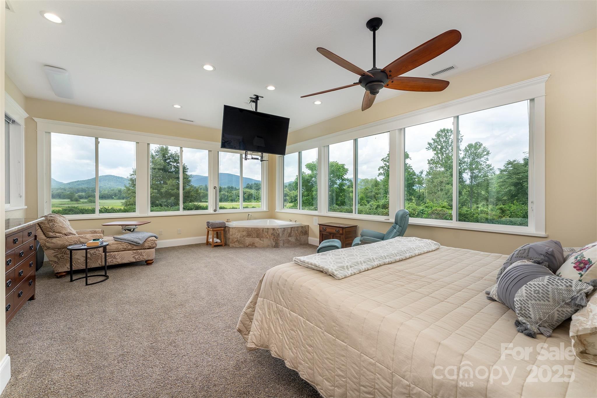 326 Golden Valley Drive — Hendersonville