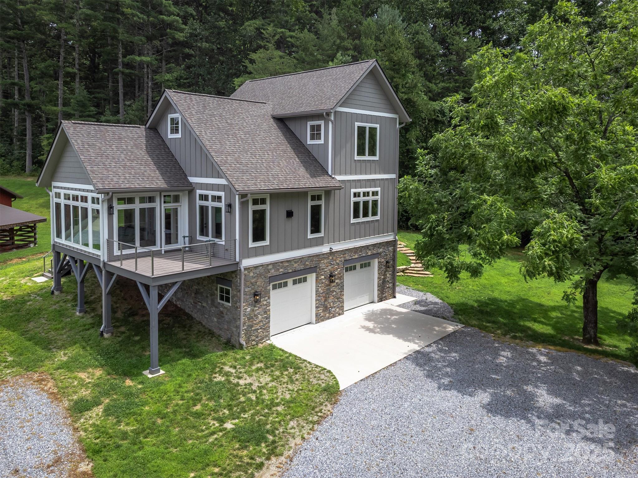326 Golden Valley Drive — Hendersonville