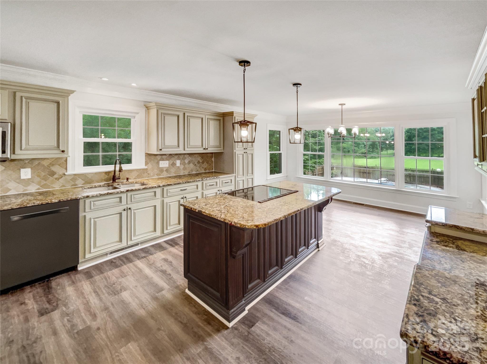 8117 Shannon Woods Lane — Matthews