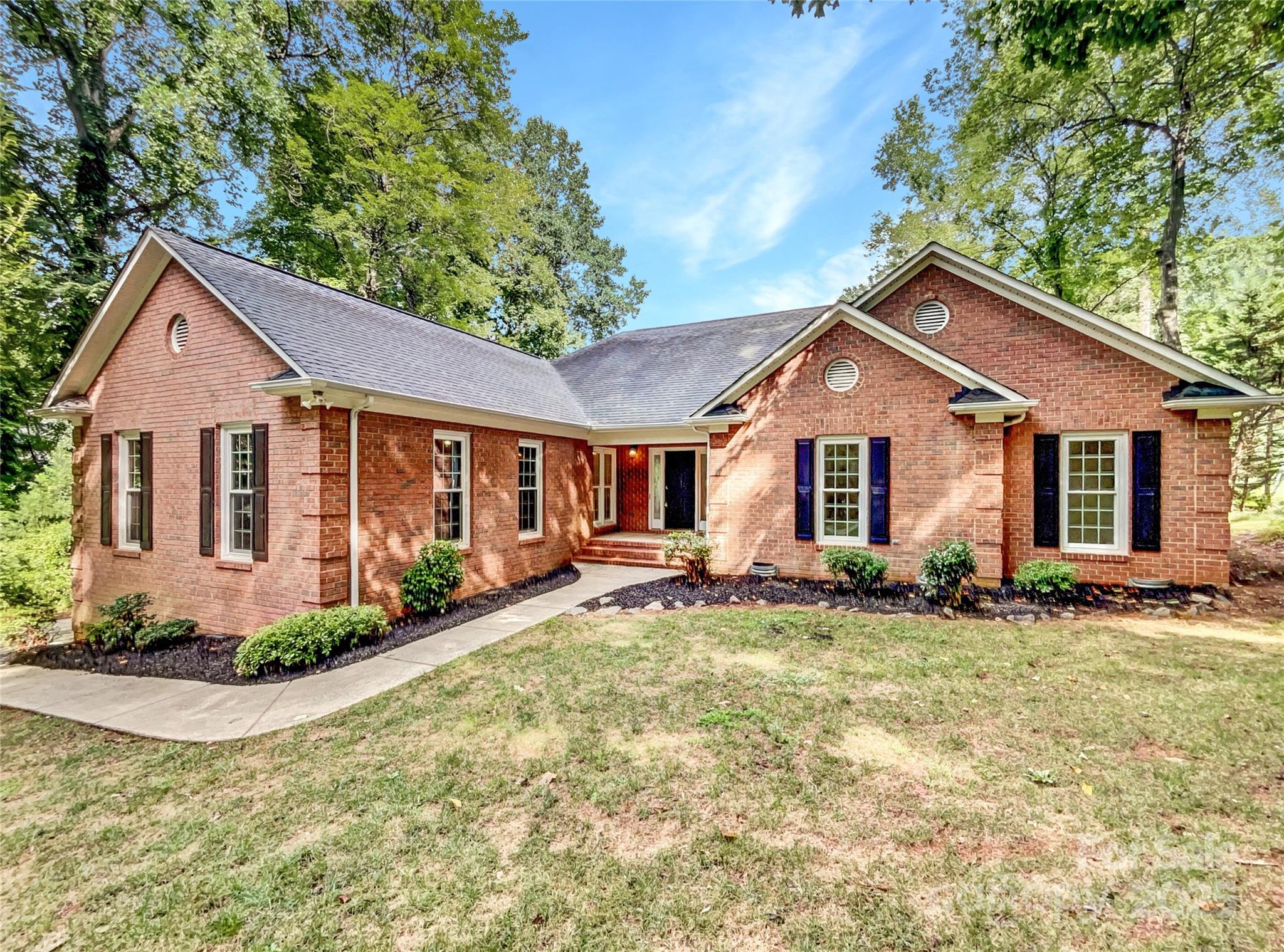 8117 Shannon Woods Lane — Matthews