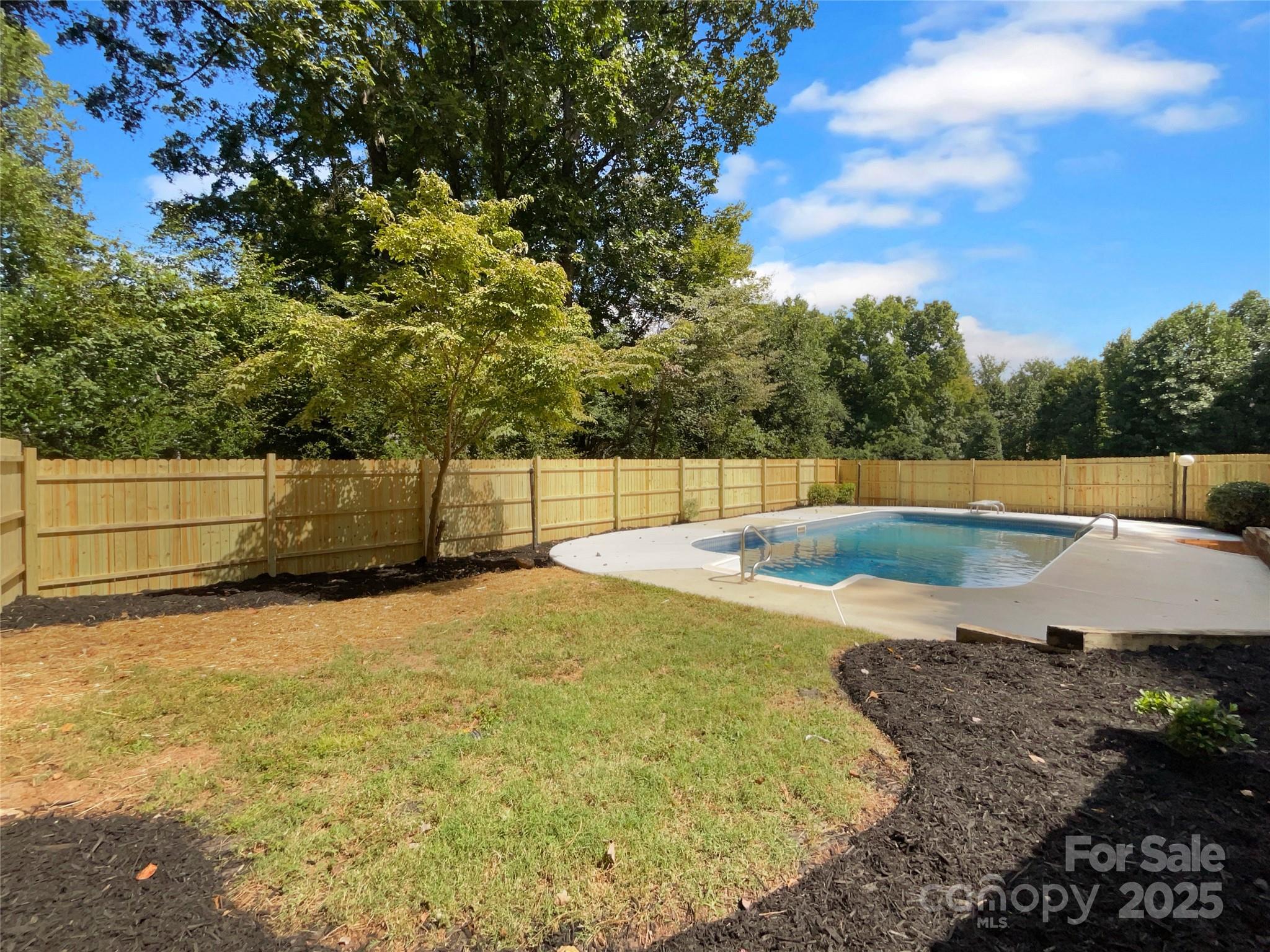 8117 Shannon Woods Lane — Matthews