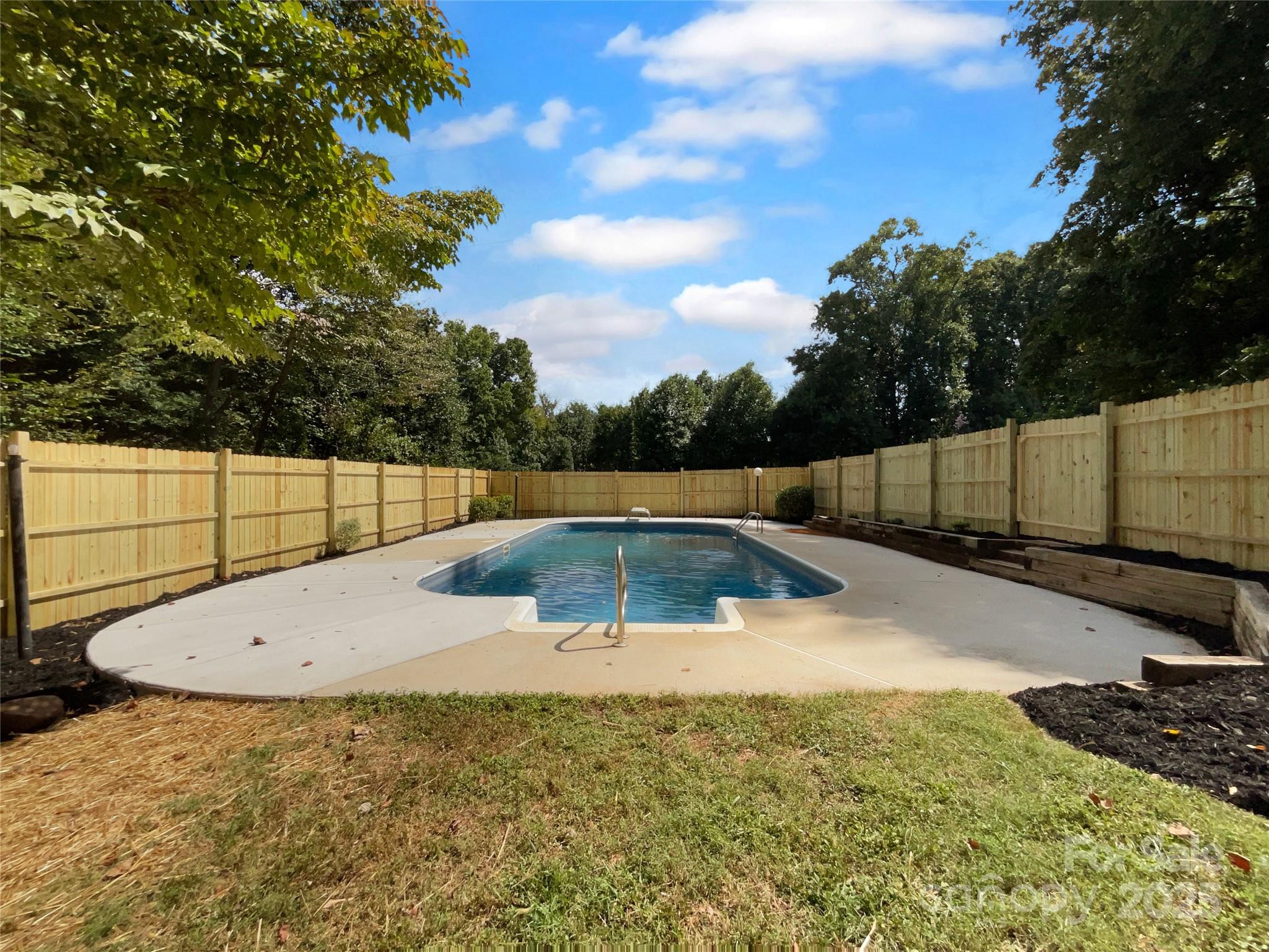 8117 Shannon Woods Lane — Matthews