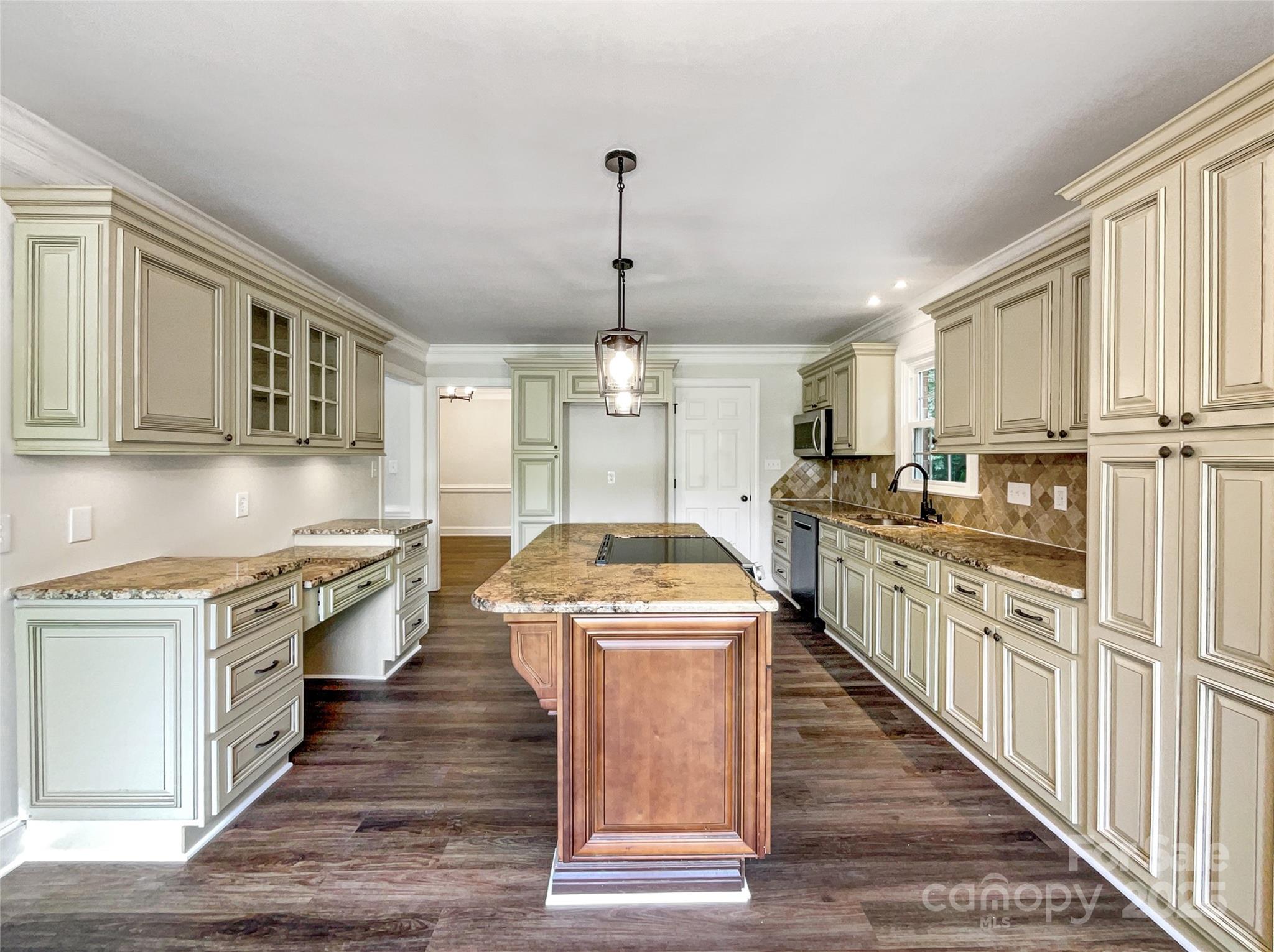 8117 Shannon Woods Lane — Matthews