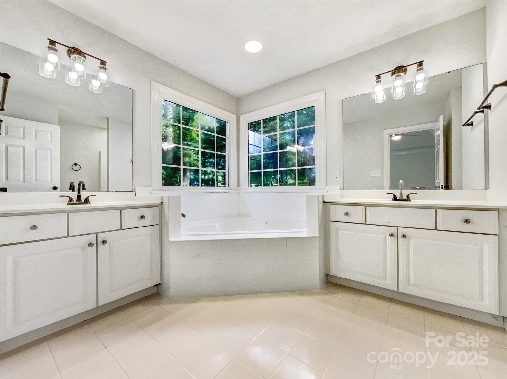 8117 Shannon Woods Lane — Matthews
