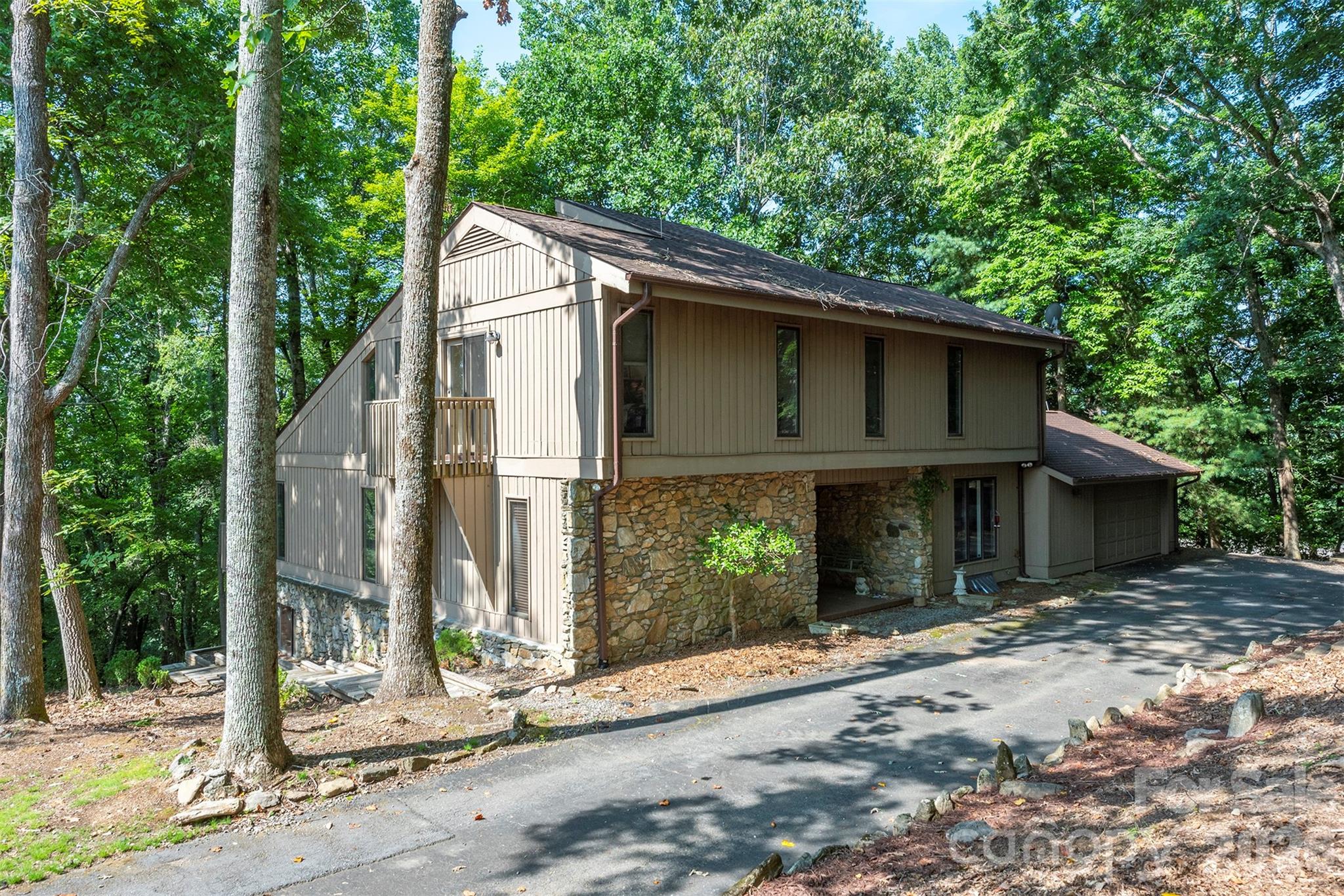 10 Chestnut Ridge Road — Mills River