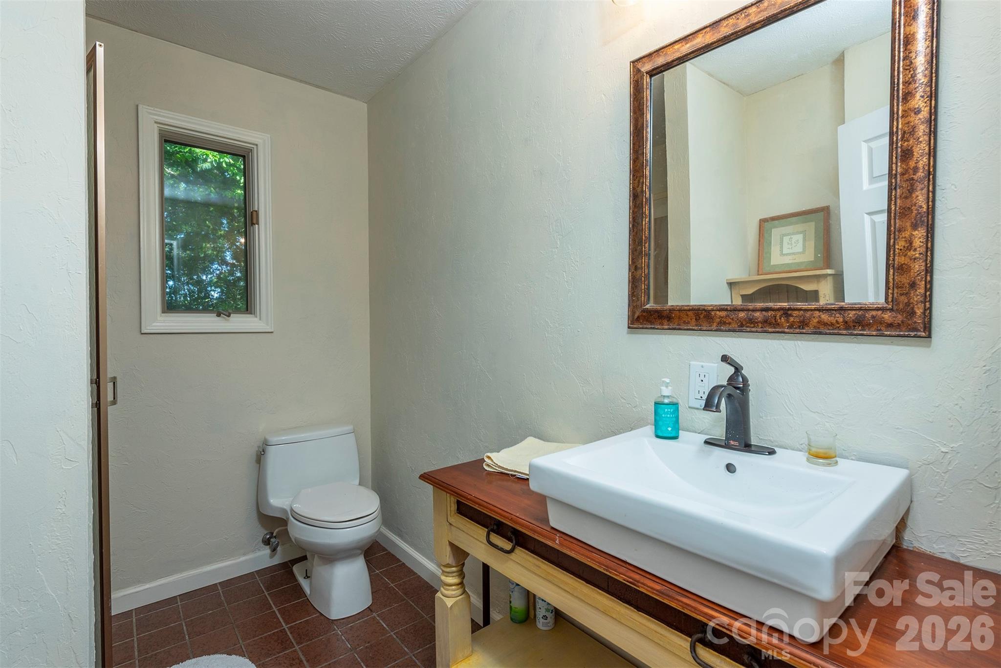 10 Chestnut Ridge Road — Mills River