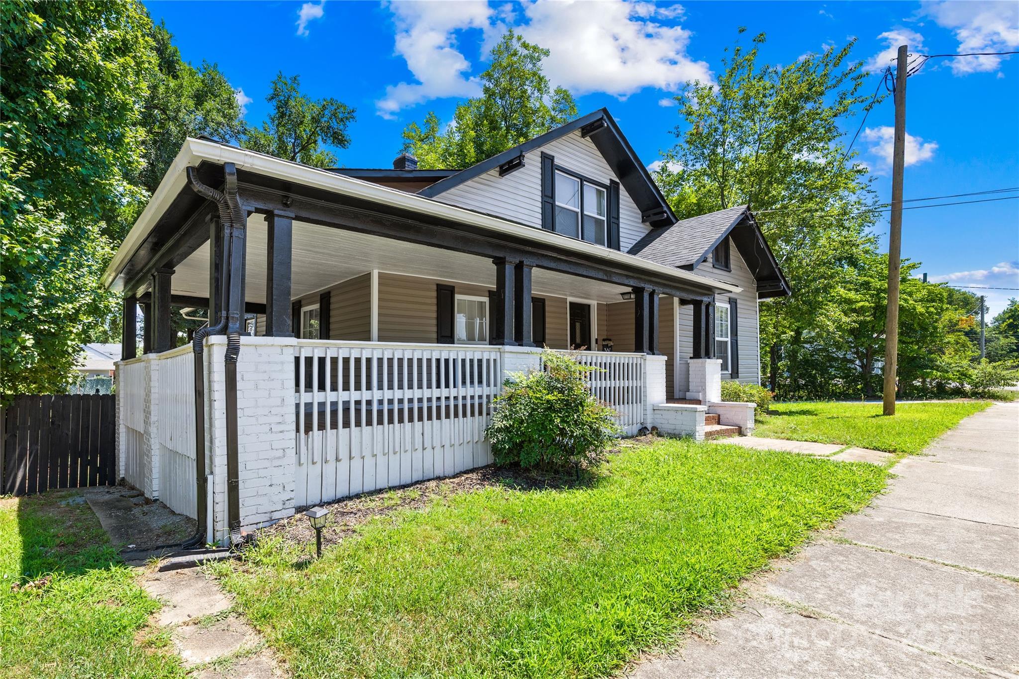 911 Wilson W Lee Boulevard — Statesville