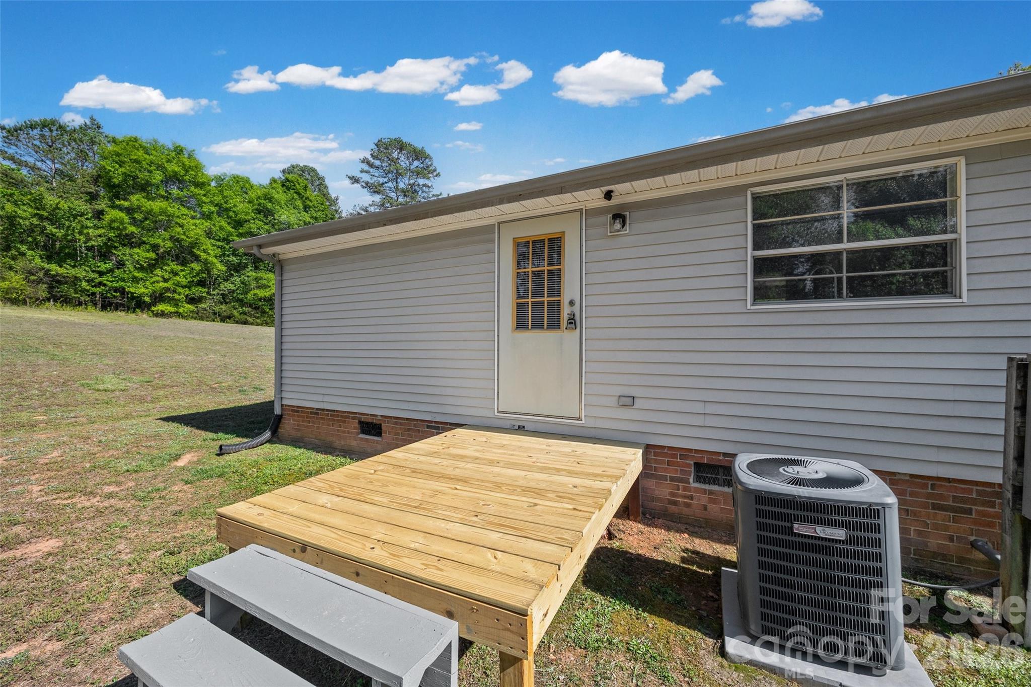 953 Bollinger Pond Drive — Clover