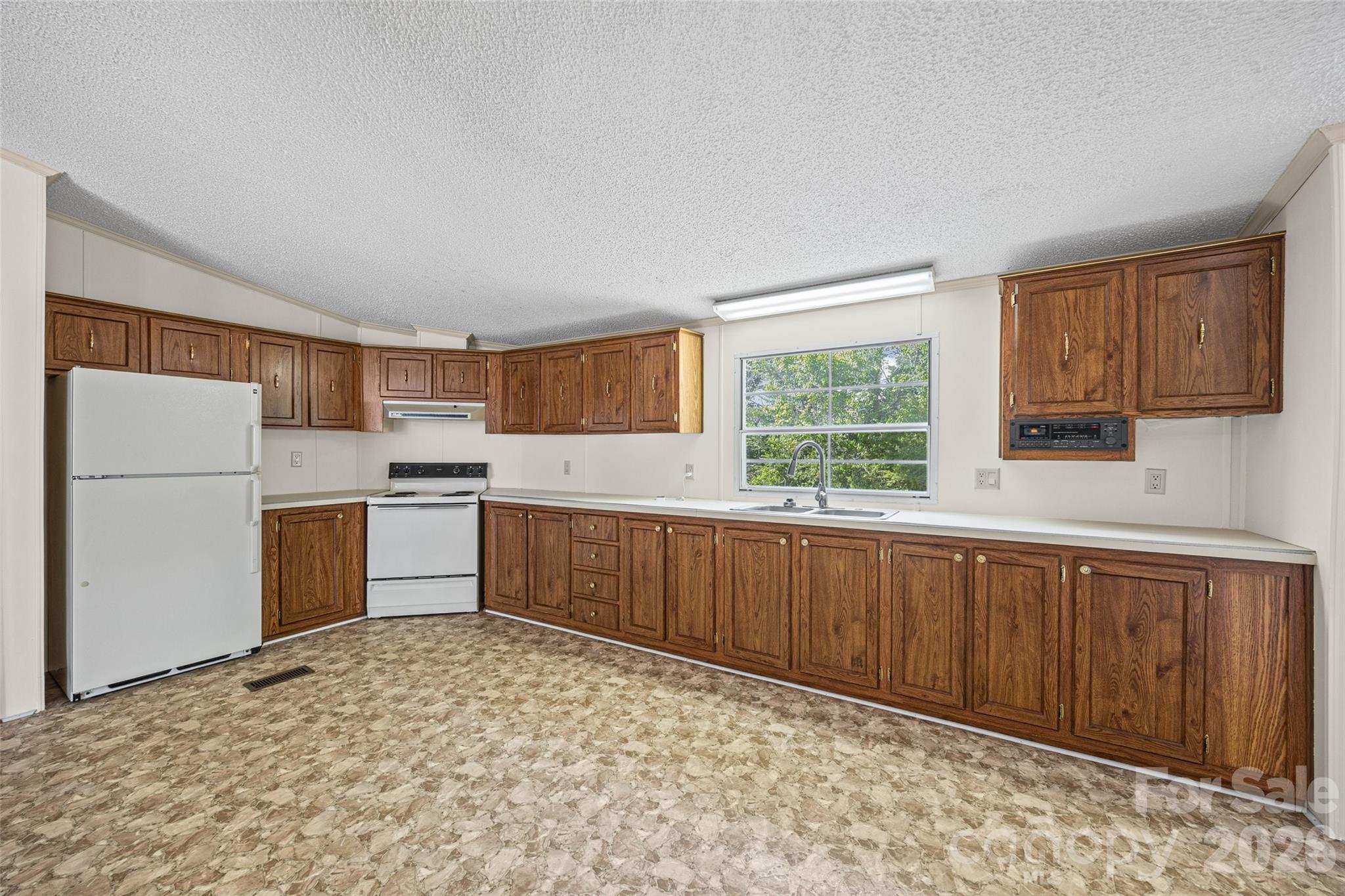 953 Bollinger Pond Drive — Clover