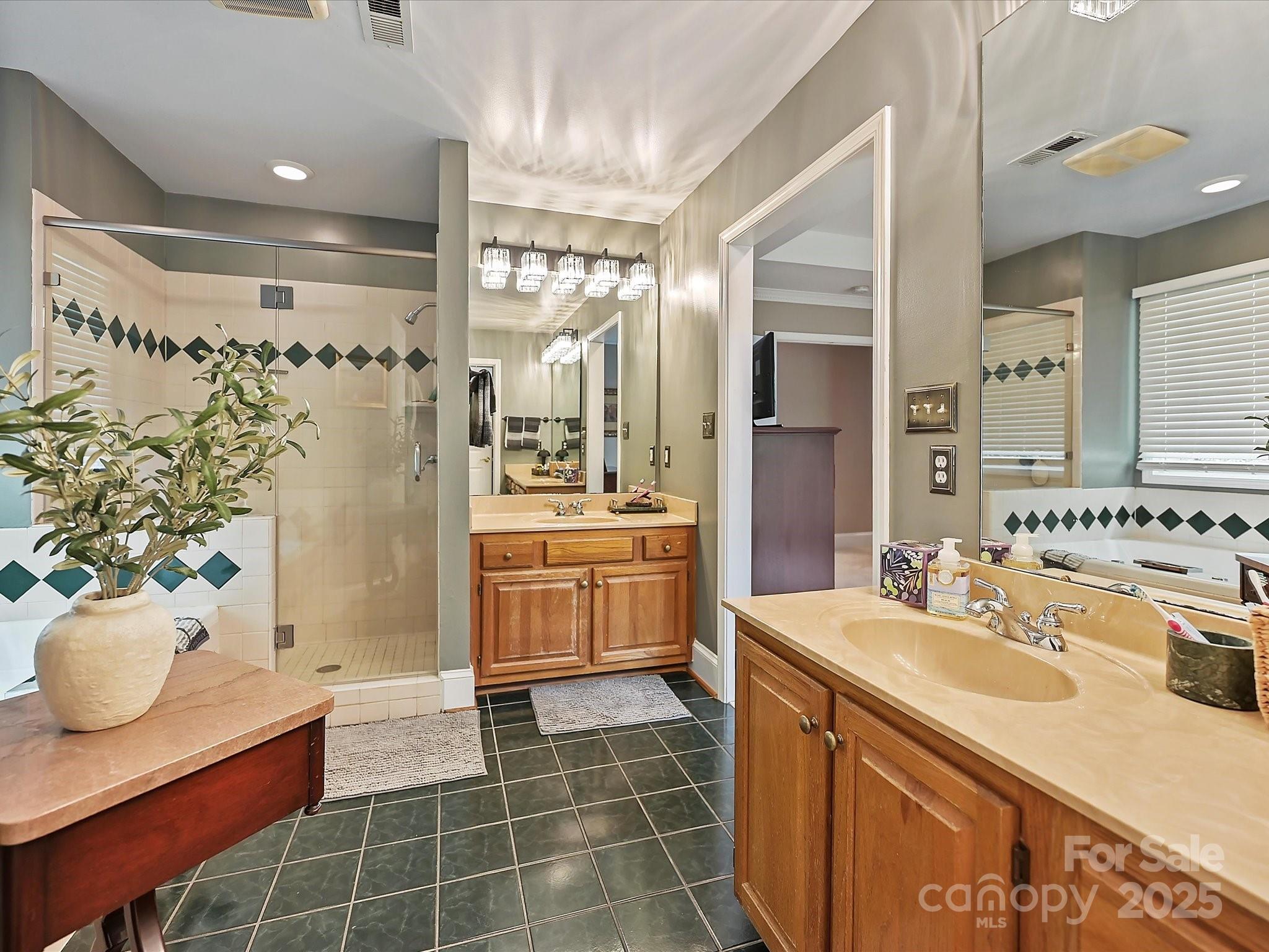 11902 Mountain Crest Circle — Charlotte