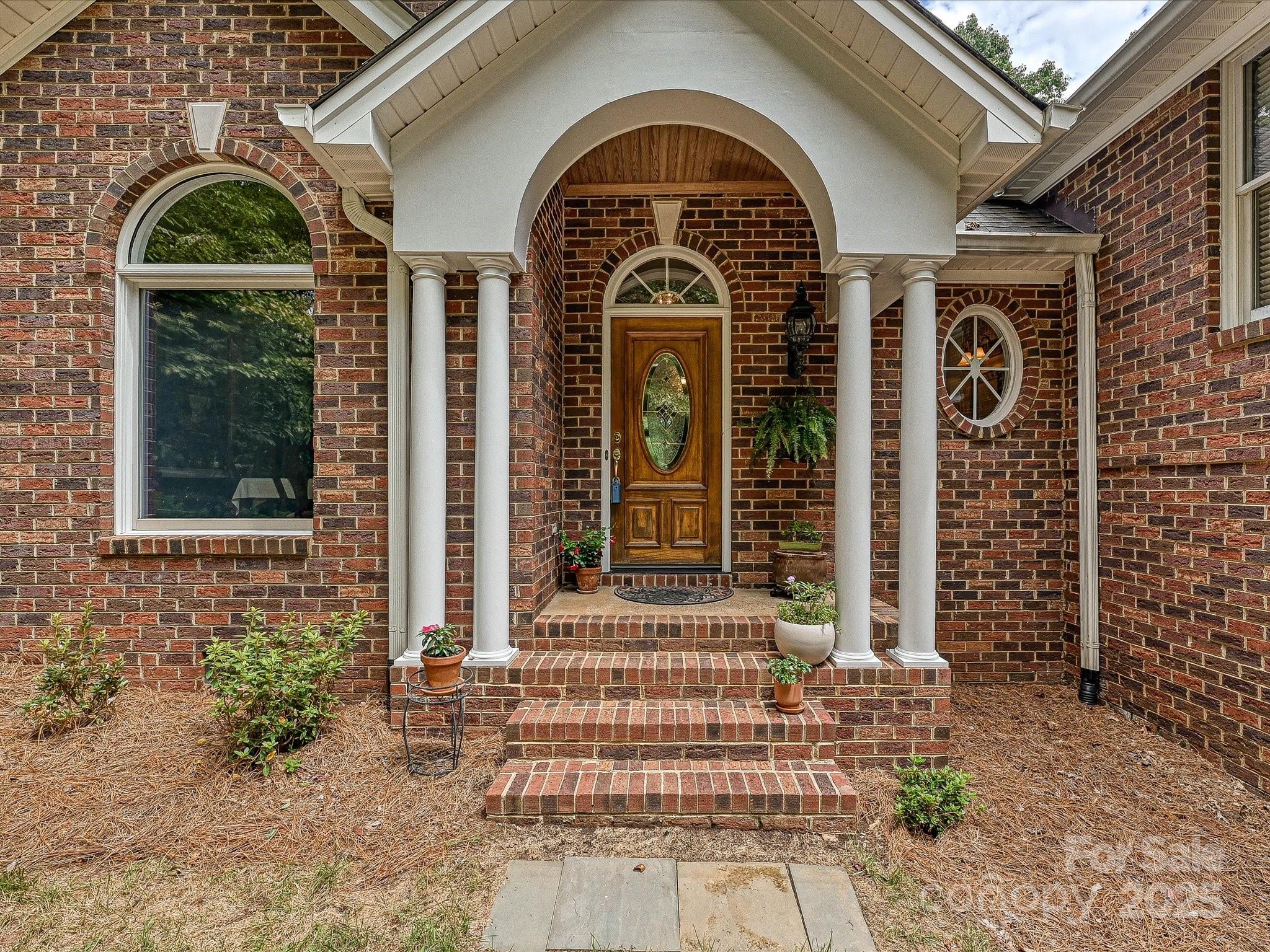 11902 Mountain Crest Circle — Charlotte