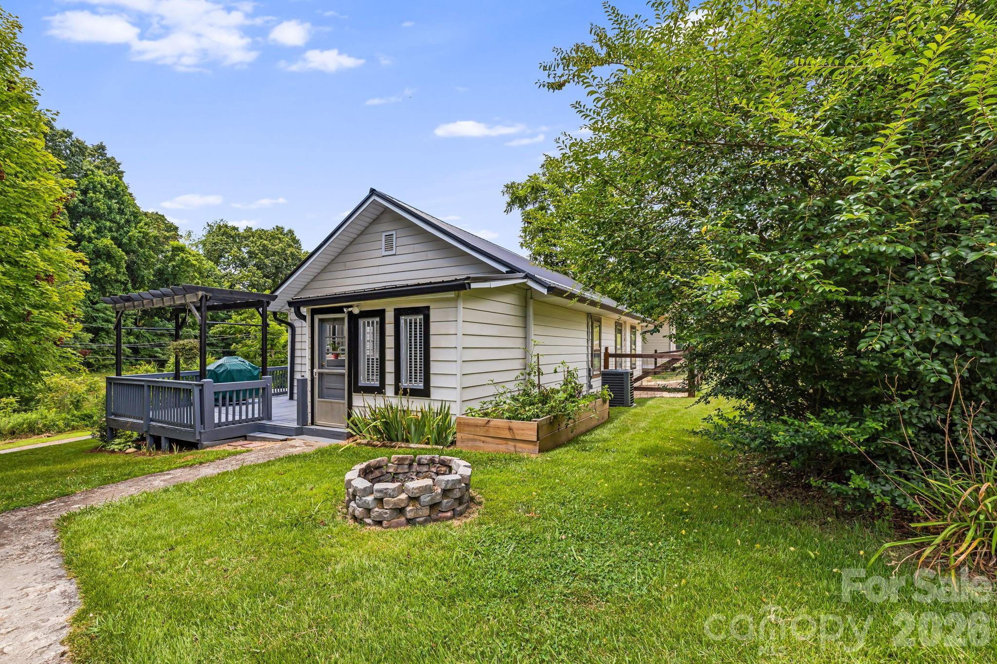 29 Ponder Street — Mars Hill
