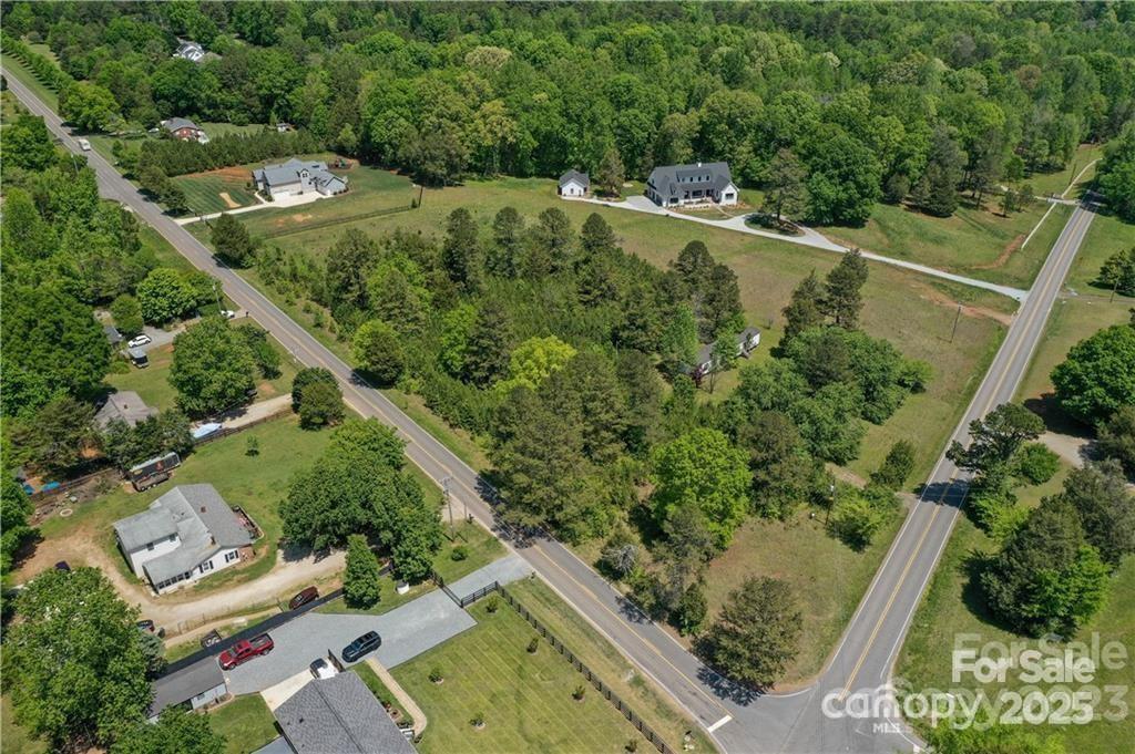 15615 Rocky River Road E — Davidson