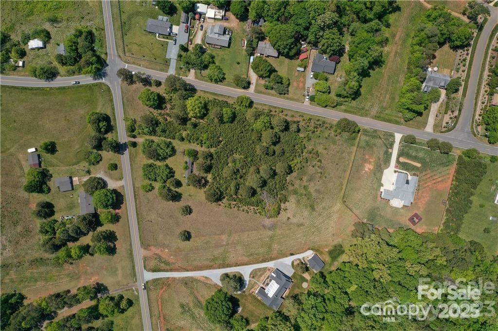 15615 Rocky River Road E — Davidson