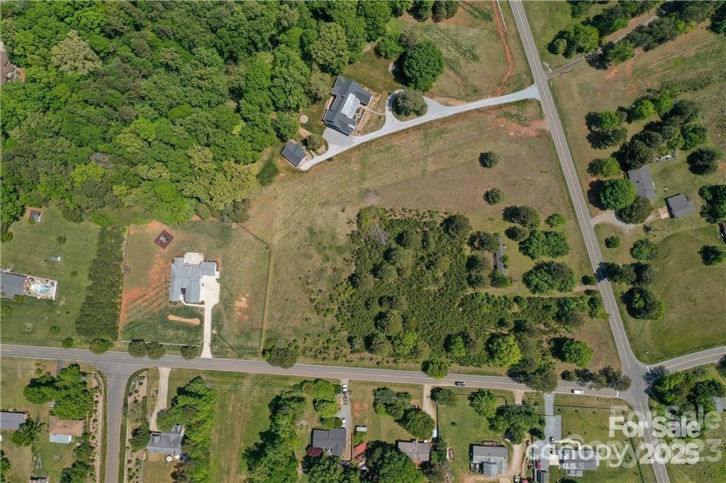 15615 Rocky River Road E — Davidson