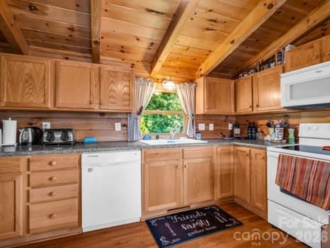 202 Panorama Drive — Nebo