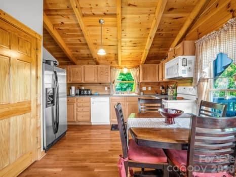 202 Panorama Drive — Nebo