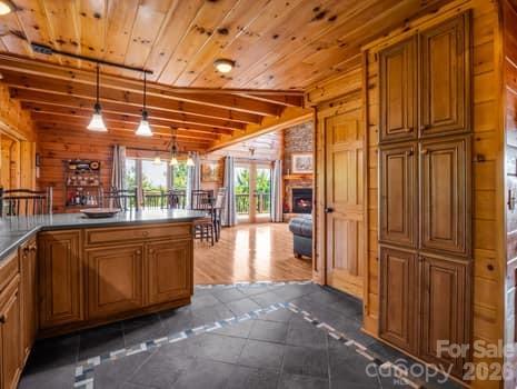 202 Panorama Drive — Nebo