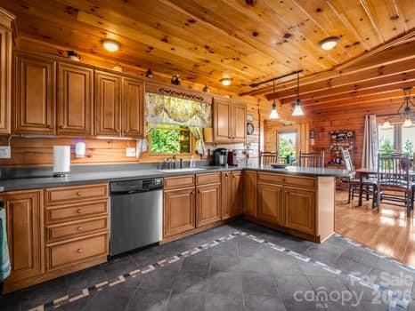 202 Panorama Drive — Nebo