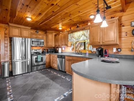 202 Panorama Drive — Nebo