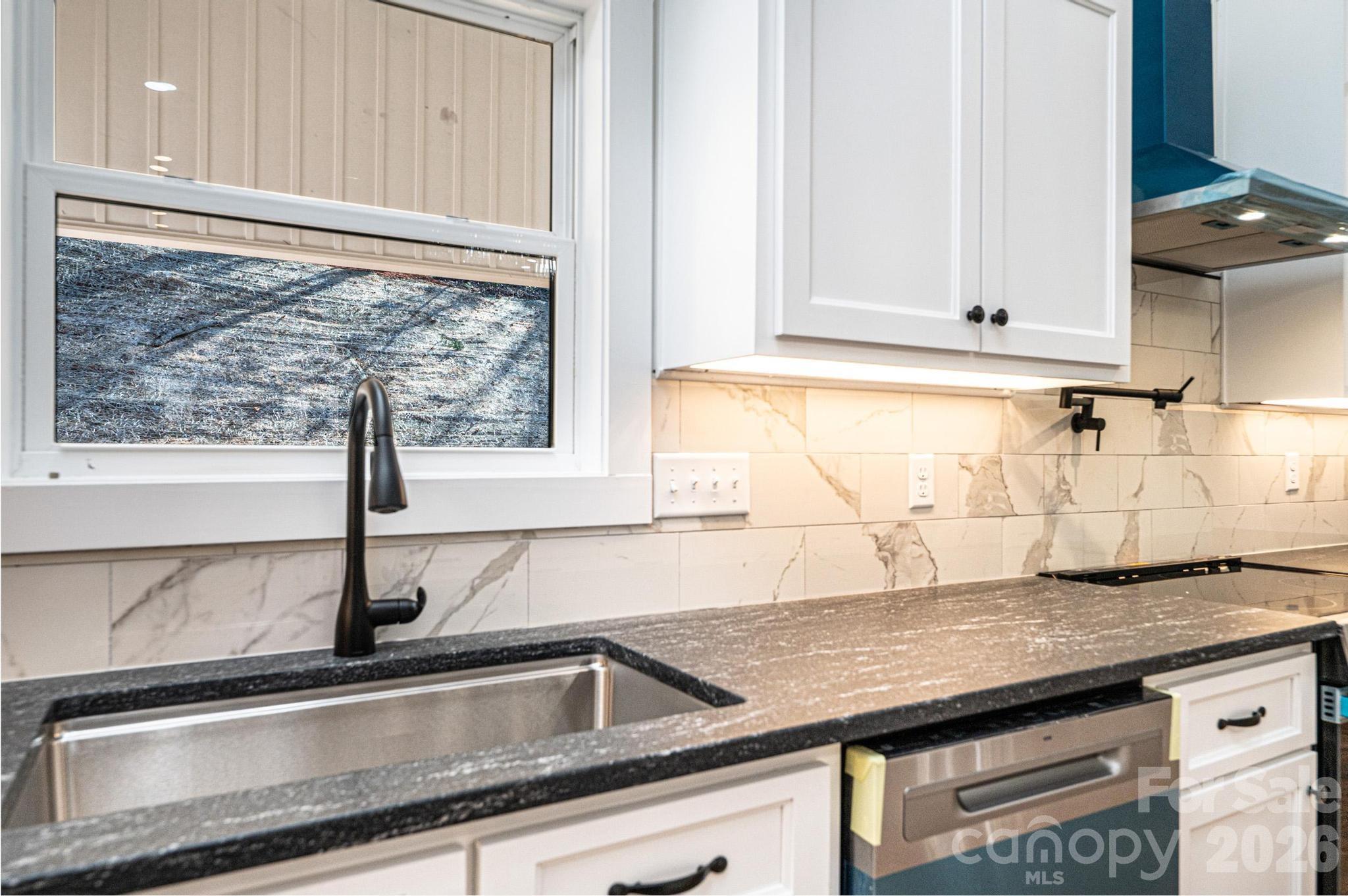1721 Songbird Court SE — Lenoir