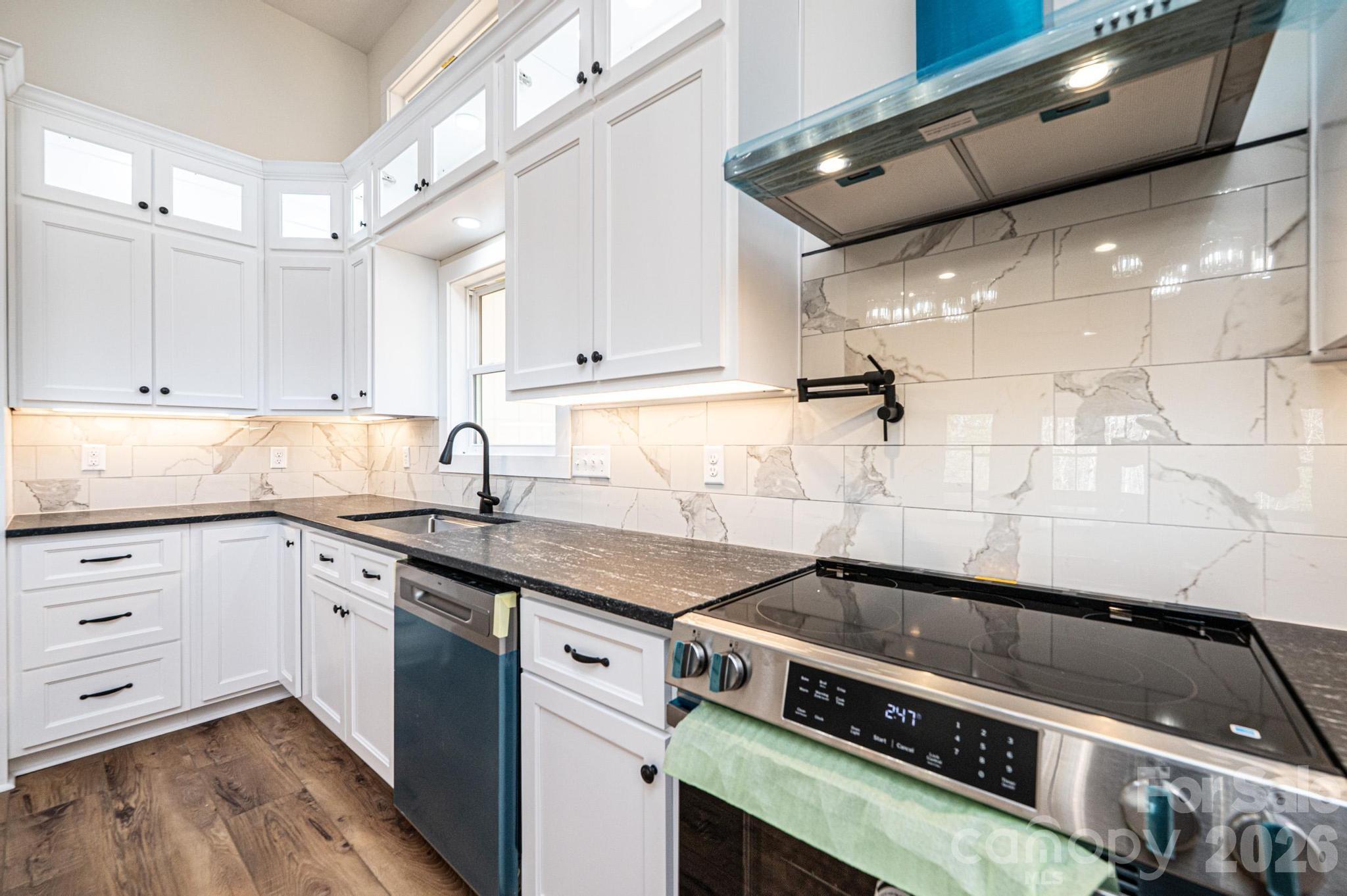 1721 Songbird Court SE — Lenoir