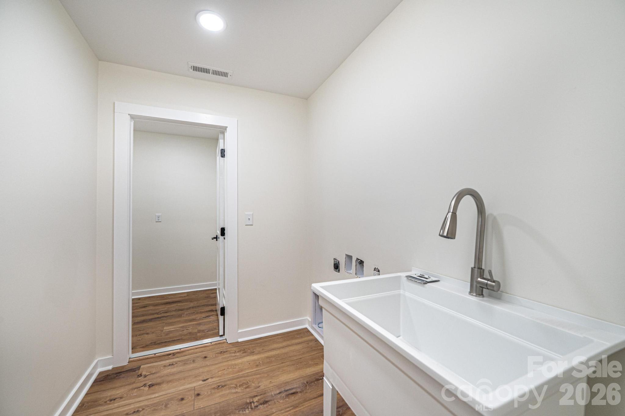 1721 Songbird Court SE — Lenoir