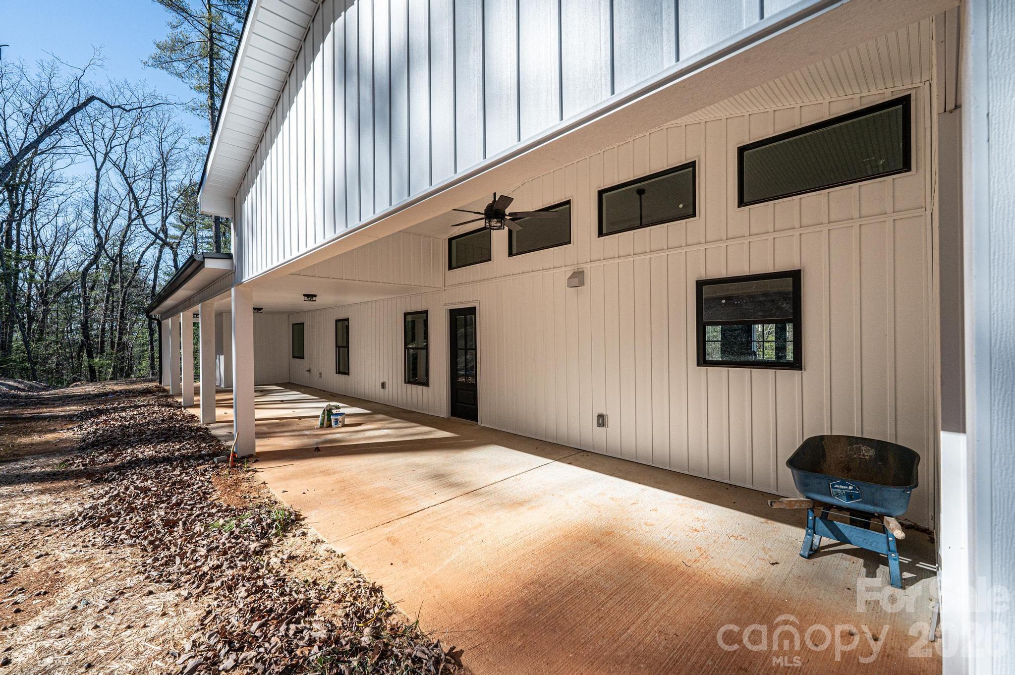 1721 Songbird Court SE — Lenoir