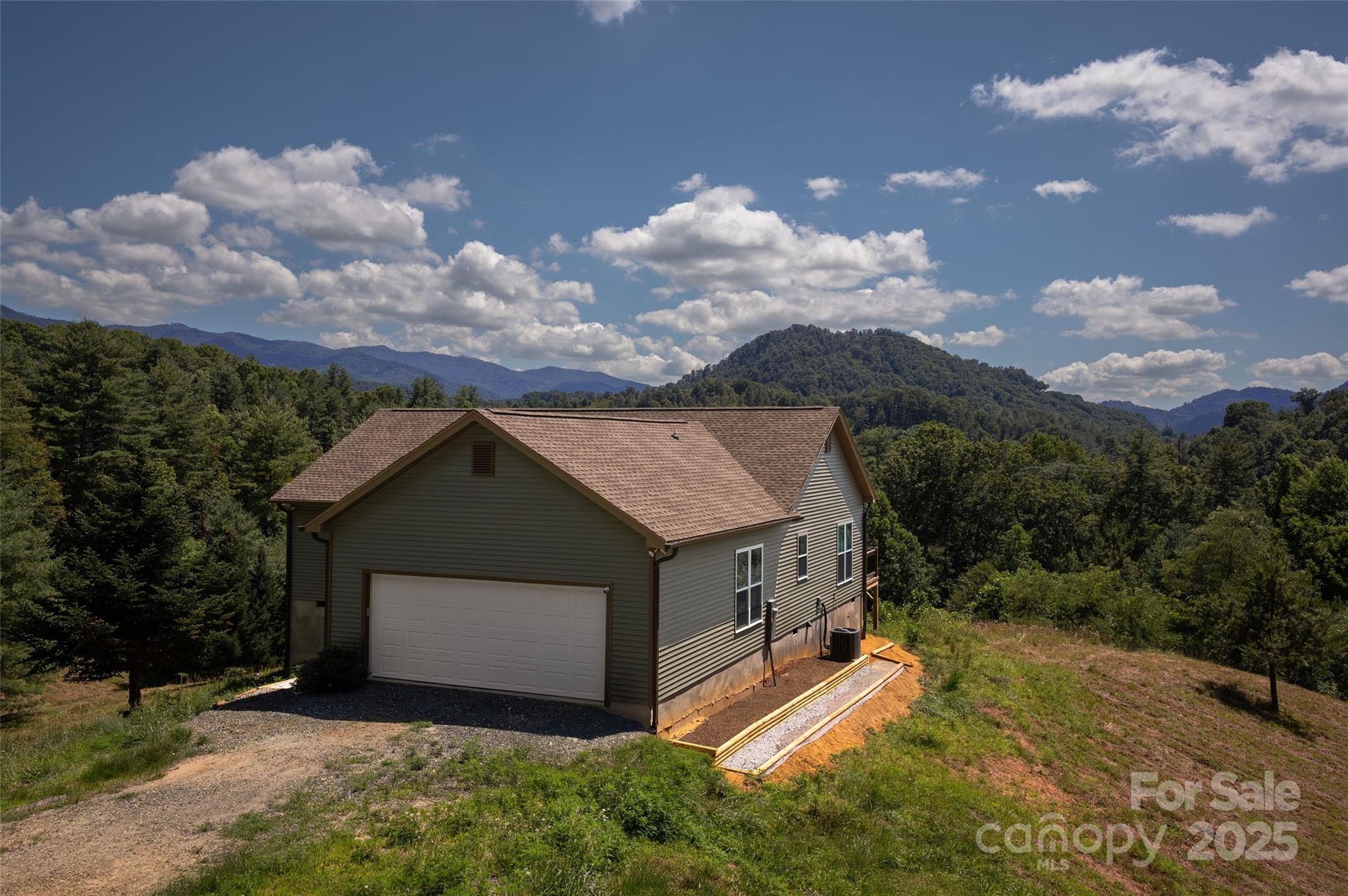 71 Banks Creek Road — Burnsville
