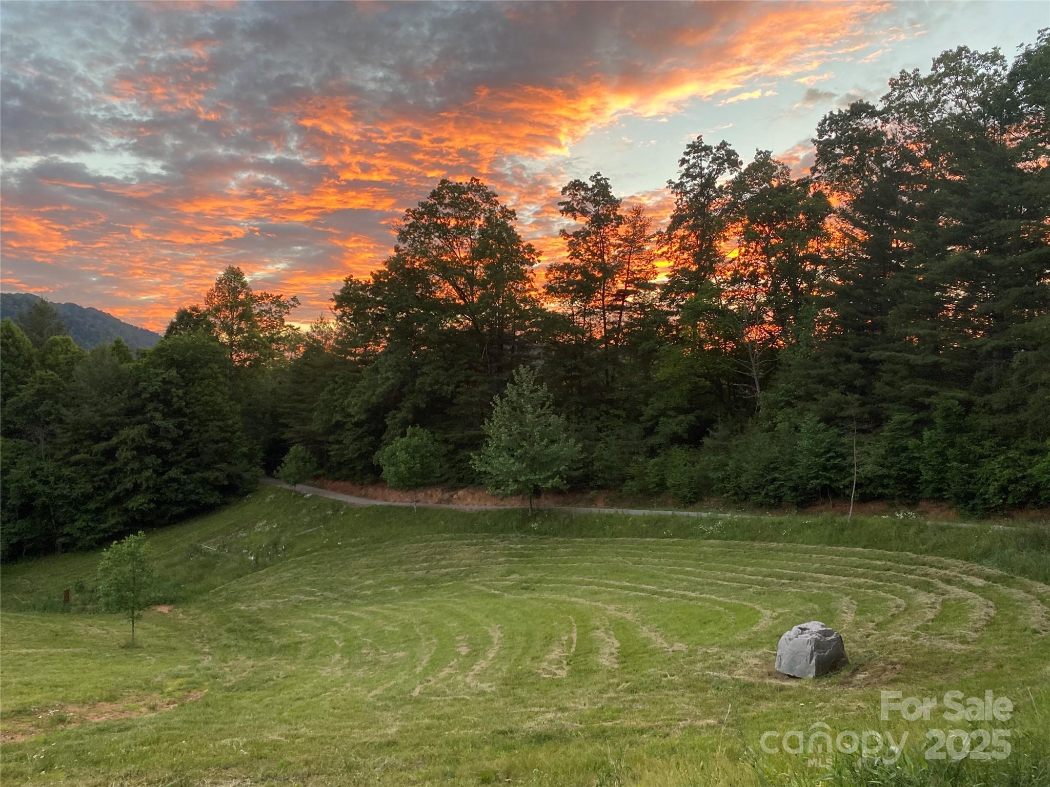 71 Banks Creek Road — Burnsville