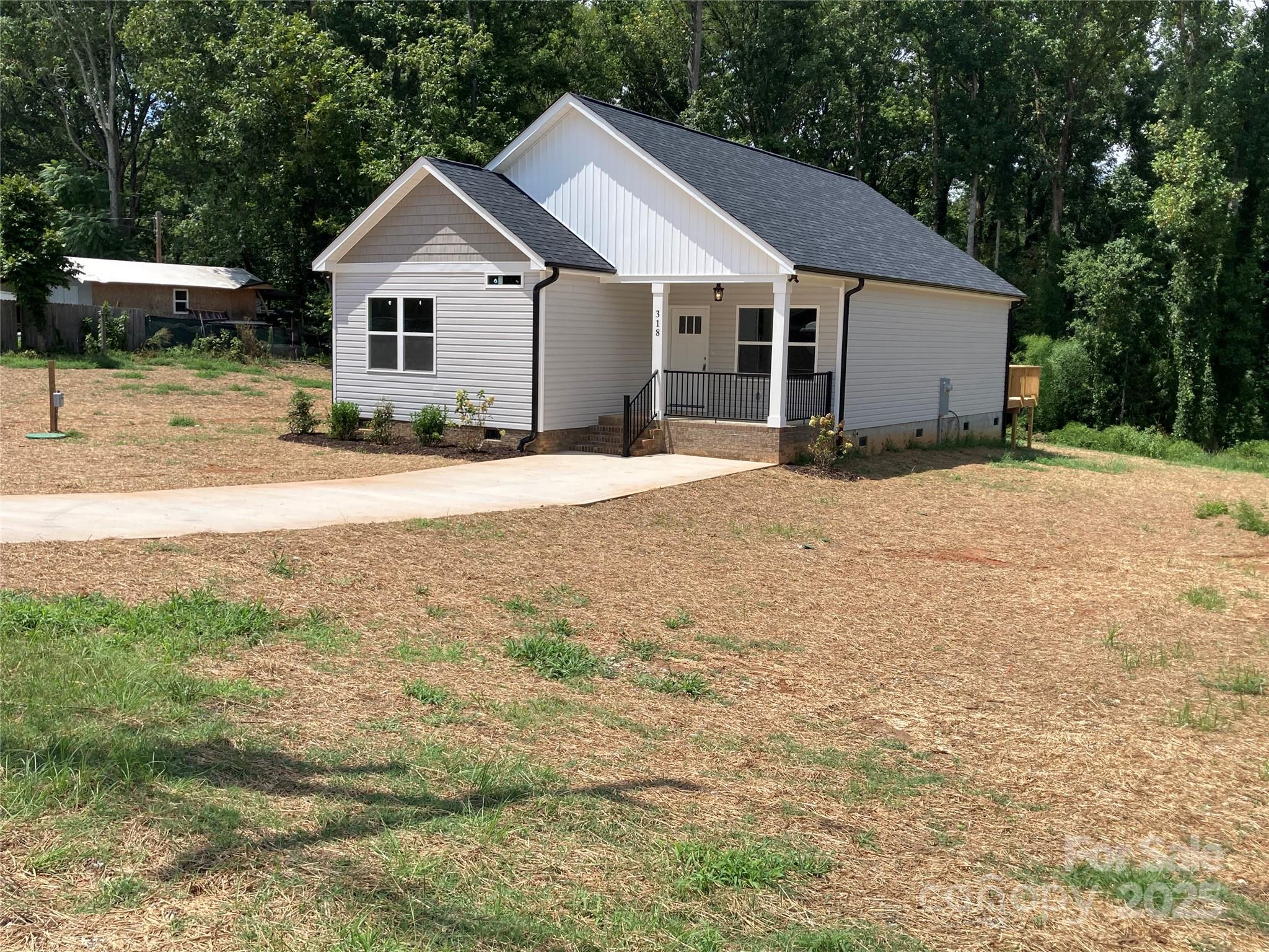 318 Davis Park Road — Gastonia
