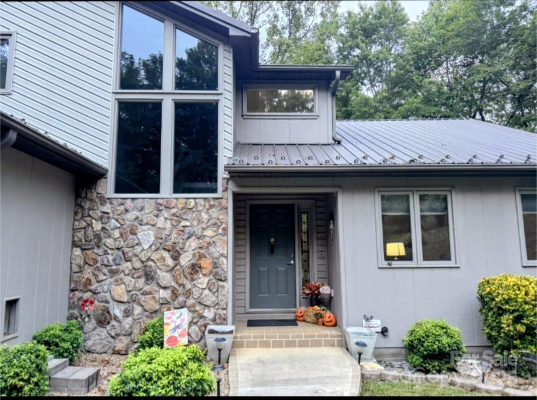 2 Pleasant Hill Drive — Franklin