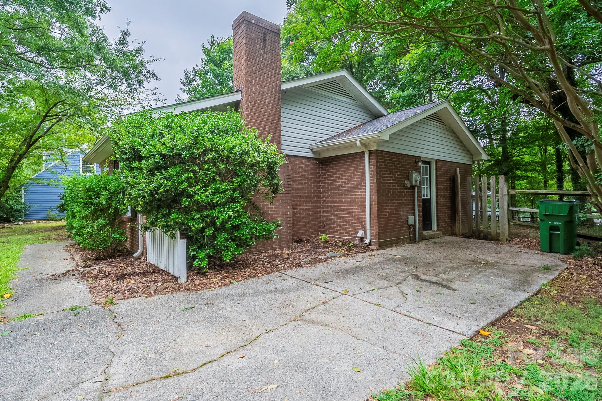 6410 Pineburr Court — Charlotte