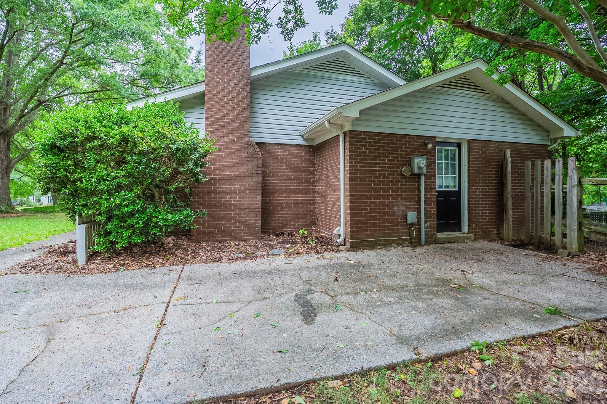6410 Pineburr Court — Charlotte