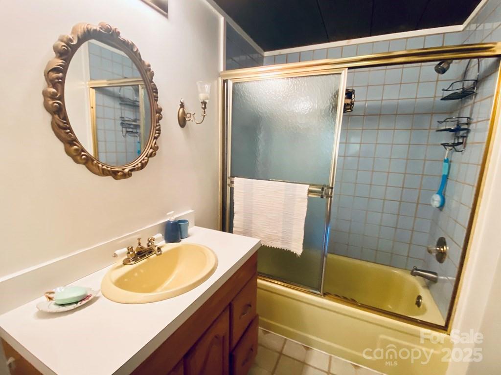 100 Crosspatch Drive — Bryson City