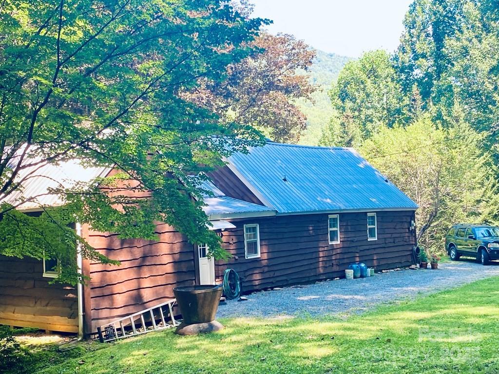 100 Crosspatch Drive — Bryson City