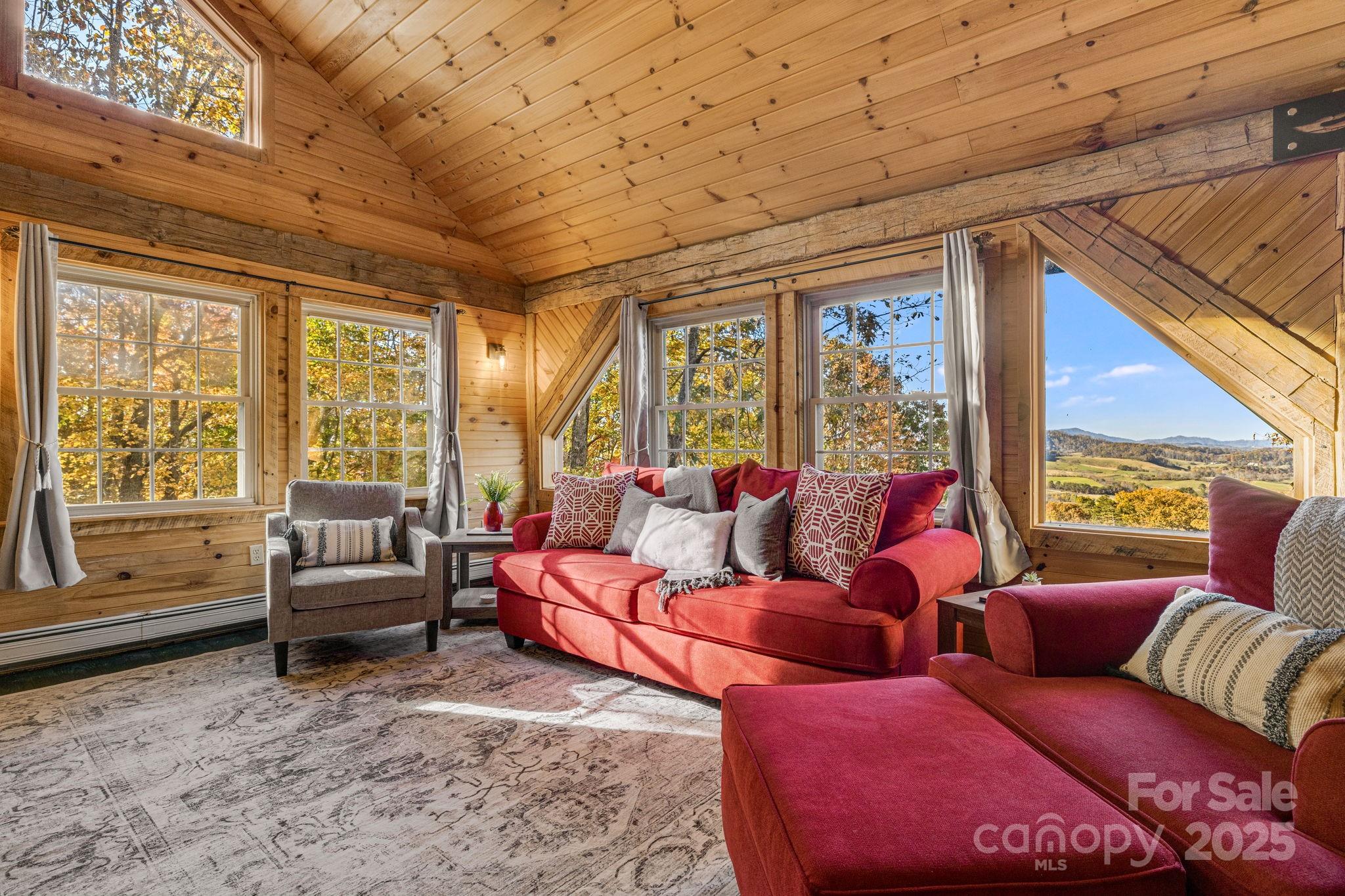 185 Blossom Ridge — Leicester