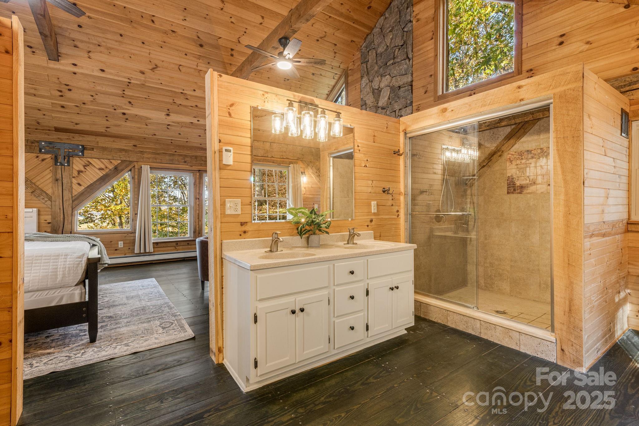 185 Blossom Ridge — Leicester