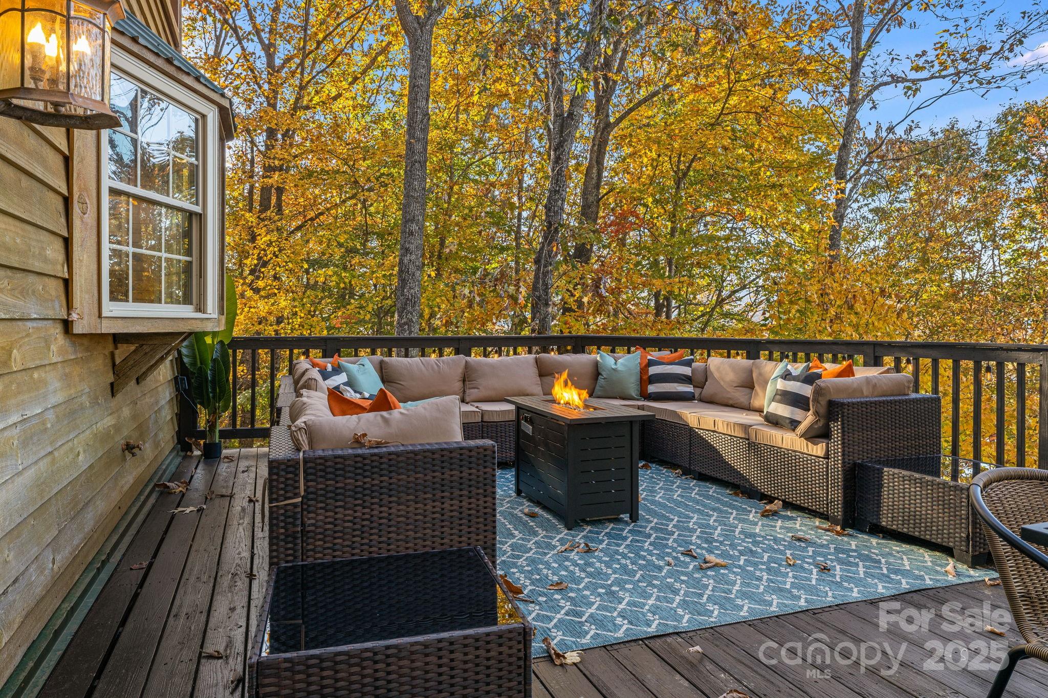 185 Blossom Ridge — Leicester