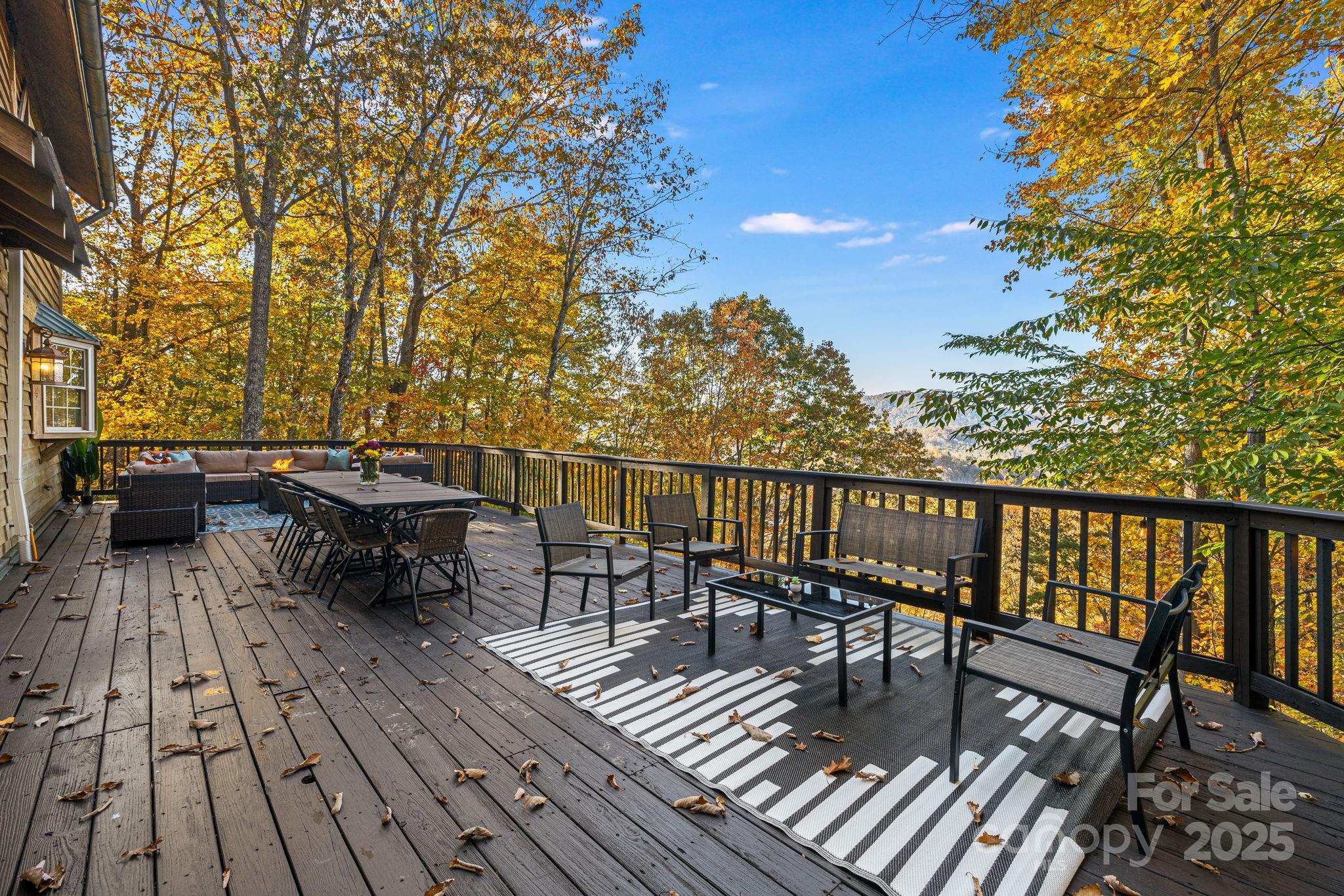 185 Blossom Ridge — Leicester